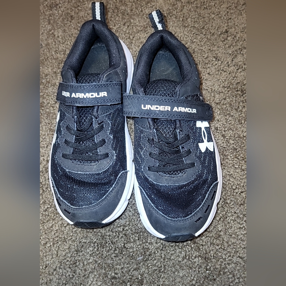 Girls 2.5Y UNDER ARMOUR SHOES
